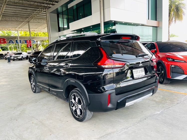Mitsubishi Xpander Cross 2020 1.5 Sedan เบนซิน ไม่ติดแก๊ส เกียร์อัตโนมัติ ดำ รูปที่ 4