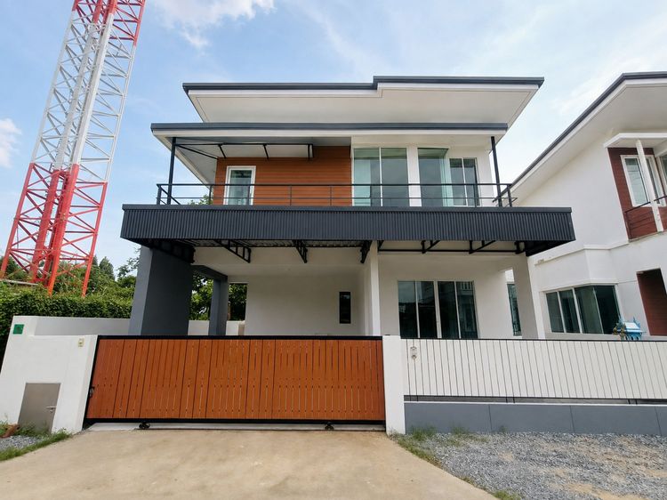 อื่นๆ ไม่มี สร้างเสร็จก่อน 2010 🏡✨ ขายบ้านเดี่ยว 2 ชั้น รีโนเวทใหม่ ทำเลหางดง ✨🏡