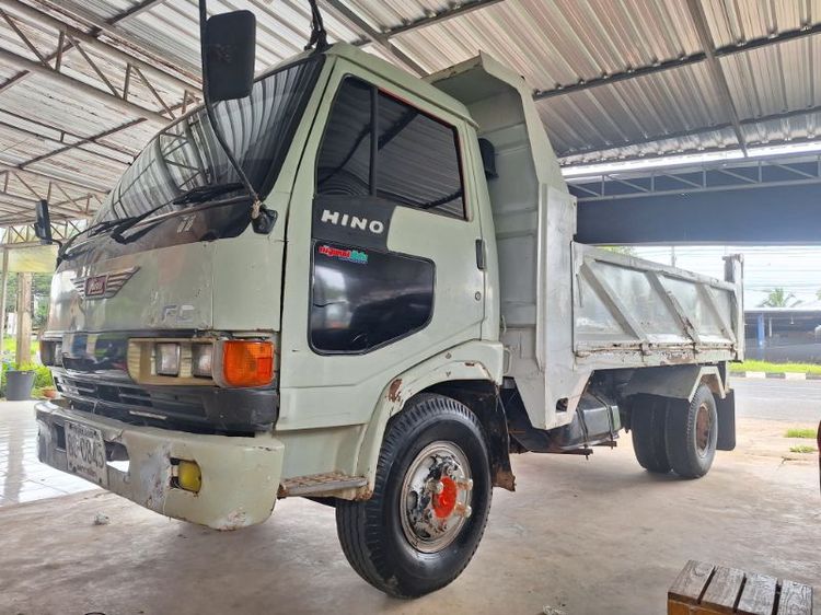 HINO 6  ล้อ ขายดั้มFC2W เครื่องWO4D-120แรง เกียใหญ่ แอรมี พวงมาลัยพาวเวอ ช่วงล่างใหญ่เอฟหน้าหลัง พร้อมใช้งาน เล่มพร้อม
