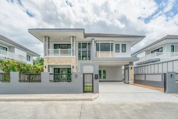 อื่นๆ ไม่มี สร้างเสร็จก่อน 2010 🏡✨ ขายบ้านเดี่ยว 2 ชั้น แปลงใหญ่ พร้อมสนามหญ้ารอบบ้าน ทำเลสันผักหวาน–หางดง ✨🏡