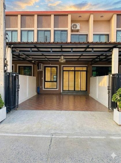 🏡✨ ขายทาวน์โฮม 2 ชั้น ใกล้แยกหลุยส์เพียง 200 เมตร พร้อมระบบไฟรองรับ EV Charger ✨🏡