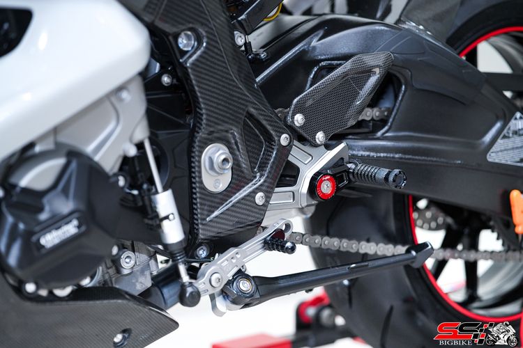 BMW S1000RR สีแดง ปี2018 วิ่งน้อย 3,000km ไมล์แท้ ท่อฟูลไทเทเนียม AKRAPOVIC Carbon และของแต่งอื่นๆอีกเพียบ Carbonแท้ทั้งคัน รูปที่ 9