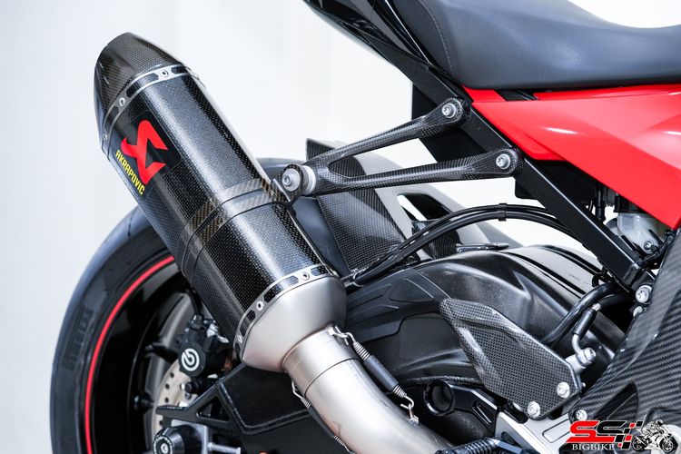 BMW S1000RR สีแดง ปี2018 วิ่งน้อย 3,000km ไมล์แท้ ท่อฟูลไทเทเนียม AKRAPOVIC Carbon และของแต่งอื่นๆอีกเพียบ Carbonแท้ทั้งคัน รูปที่ 2