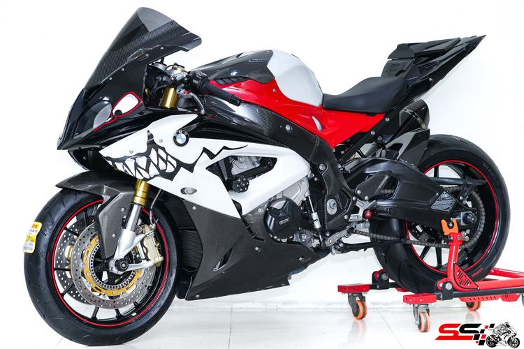 BMW S1000RR สีแดง ปี2018 วิ่งน้อย 3,000km ไมล์แท้ ท่อฟูลไทเทเนียม AKRAPOVIC Carbon และของแต่งอื่นๆอีกเพียบ Carbonแท้ทั้งคัน รูปที่ 3
