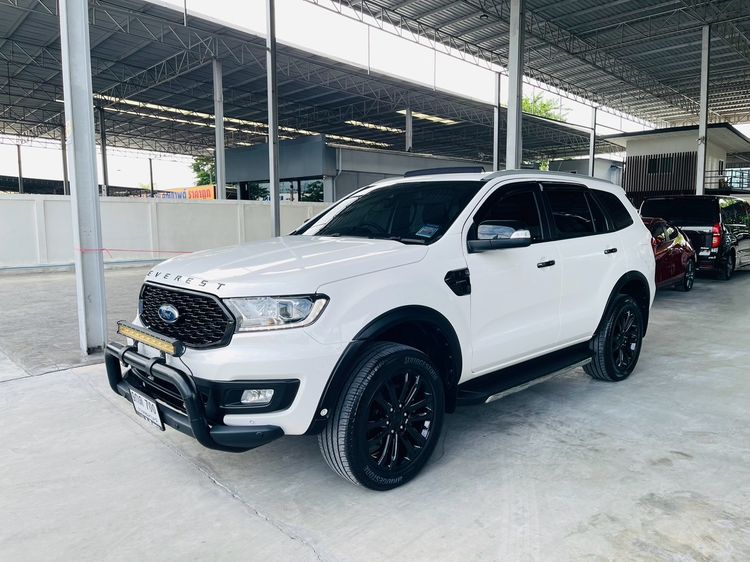 รถ Ford Everest 2.0 Titanium Plus สี ขาว