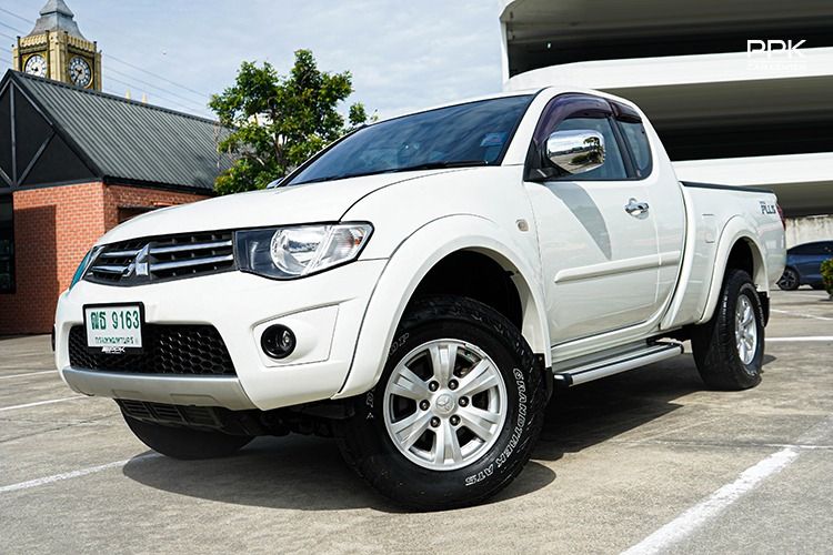 รถ Mitsubishi Triton 2.5 GLS Plus สี ขาว