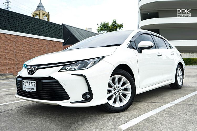 รถ Toyota Altis 1.6 G สี ขาว