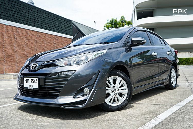 รถ Toyota Yaris ATIV 1.2 G สี เทา