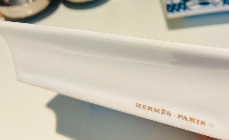 Original Hermès Paris porcelain ashtray featuring an elegant black horse design with green and gold decoration. รูปที่ 4