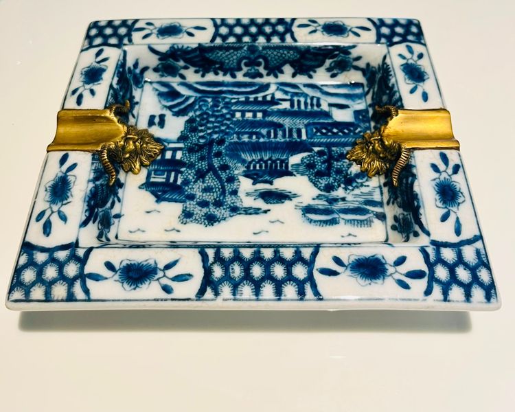 Vintage Blue White Porcelain Ashtray with Gilt Metal MountsH0tel de Paris MonteCarlo Provenance รูปที่ 2