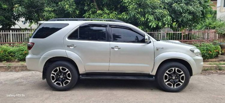 Toyota Fortuner 2010 3.0 V Utility-car ดีเซล ไม่ติดแก๊ส เกียร์อัตโนมัติ บรอนซ์เงิน รูปที่ 3
