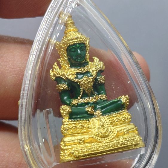 พระแก้วมรกต ชุด 3 ฤดู เนื้อโลหะเคลือบสีเขียว เครื่องทรงชุบทอง สำนักพระราชวัง สร้าง พุทธาภิเษก ณ วัดพระศรีรัตนศาสดาราม พ.ศ.2547 พร้อมกล่องเดิ รูปที่ 5