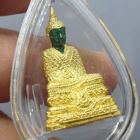 พระแก้วมรกต ชุด 3 ฤดู เนื้อโลหะเคลือบสีเขียว เครื่องทรงชุบทอง สำนักพระราชวัง สร้าง พุทธาภิเษก ณ วัดพระศรีรัตนศาสดาราม พ.ศ.2547 พร้อมกล่องเดิ รูปที่ 6