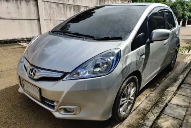 รถ Honda Jazz 1.3 Hybrid สี บรอนซ์เงิน
