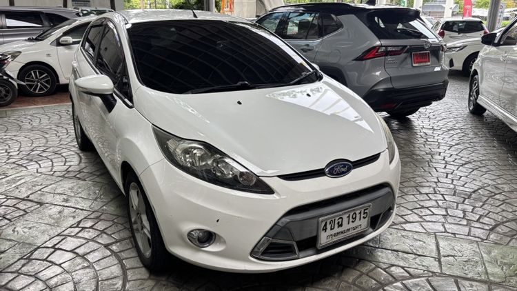 รถ Ford Fiesta 1.5 Sport สี ขาว