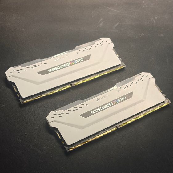 Ram Corsair vengeance RBG PRO 16gb bus 2666 มือสอง