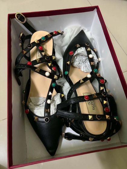 รองเท้าส้นสูงหนังสีดำ Valentino Garavani Rockstud Rolling