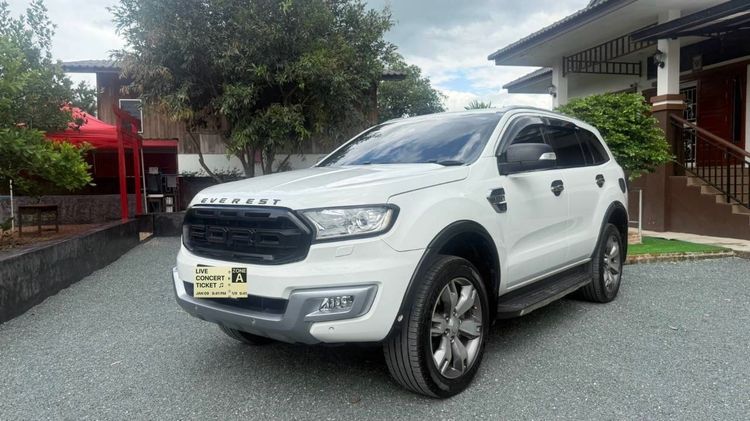 รถ Ford Everest 2.2 Titanium Plus สี ขาว
