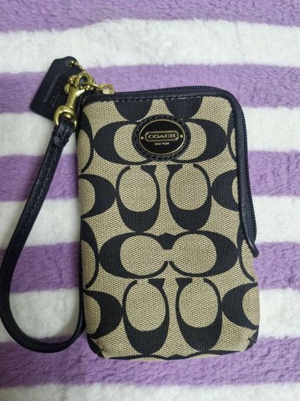 กระเป๋าใส่โทรศัพท์มือถือ Coach