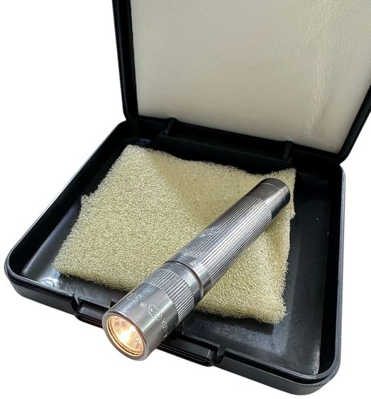 🔦 Vintage 90s ไอเทมยุคเก่า ไฟฉายพวงกุญแจ Maglite Solitaire AAA (Made in USA) สีเงินคลาสสิก พร้อมกล่องแท้ดั้งเดิม 🔦