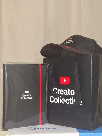 กิ๊ฟเซ็ทจาก youtube Creator Collective หมวก สมุดโน๊ต