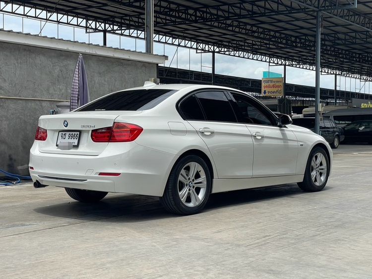 BMW Series 3 2013 320d Sedan ดีเซล ไม่ติดแก๊ส เกียร์อัตโนมัติ ขาว รูปที่ 4