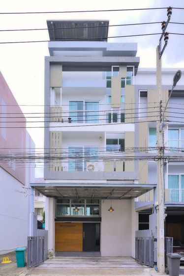 SPACE ลาดพร้าว - เหม่งจ๋าย บ้านหลังมุม Double Space สูง 6 เมตร 12.5M 