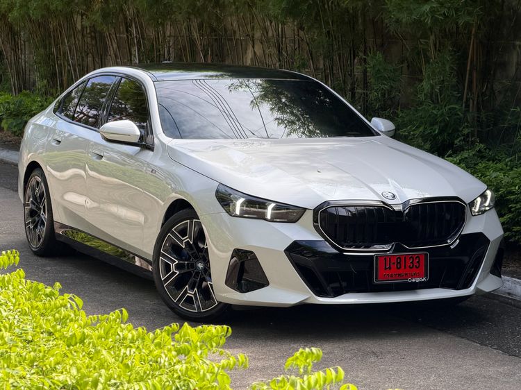 รถ BMW Series 5 530e สี ขาว