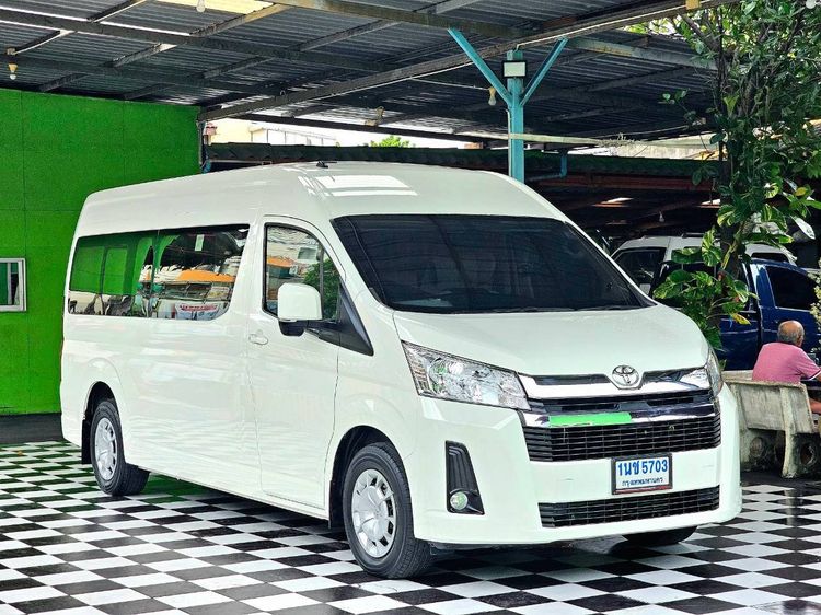 Toyota Commuter 2024 2.8 Van ดีเซล ไม่ติดแก๊ส เกียร์อัตโนมัติ ขาว