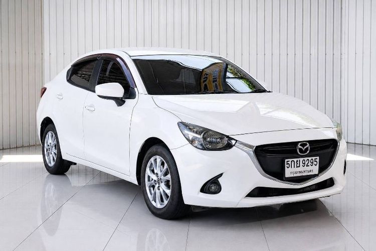รถ Mazda Mazda 2 1.5 XD สี ขาว