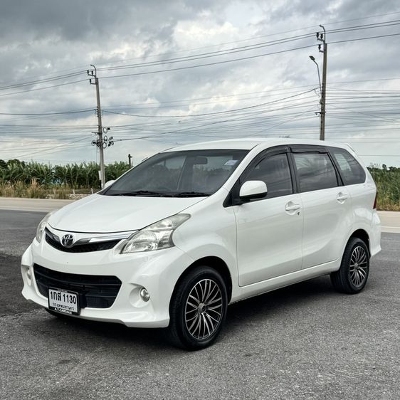รถ Toyota Avanza 1.5 S สี ขาว