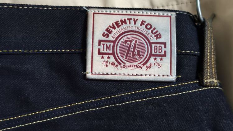 ยีนส์ EU 36 ฟ้า ไม่มีแขน 74DEnim size 36 กระบอกตรง  20oz