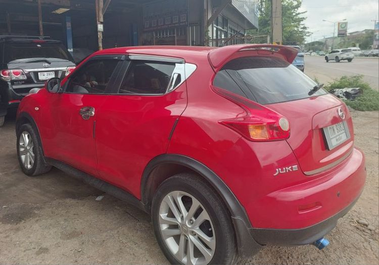 รถ Nissan Juke 1.6 V สี แดง