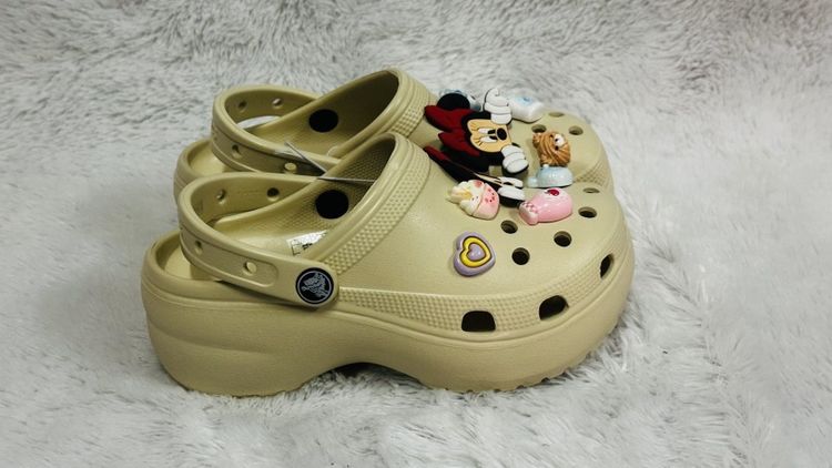 รองเท้าแตะแบบลำลอง อื่นๆ UK 4 | EU 36 2/3 | US 5.5 อื่นๆ Crocs Classic Platform Clog Bone สีครีม ไซส์ 36-37 W6 มือ1 แถมJibbitzมินนี่เมาส์