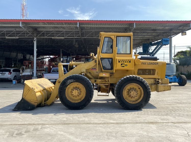 รถตักล้อยาง KOMATSU  รุ่น JH30B บุ้งกี๋ 1คิว   รถเก่านอกนำเข้า รูปที่ 2
