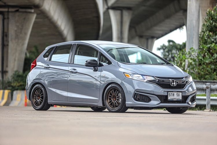 รถ Honda Jazz 1.5 S สี เทา