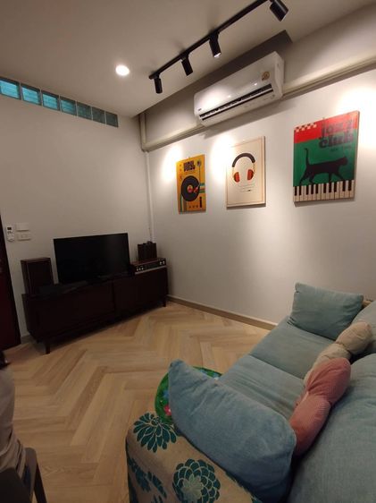 มีบางส่วน ให้เช่าทาวน์เฮาส์ Renovated ใหม่ พร้อมพื้นที่ Commercial ชั้นล่าง ทำเลดี รูปที่ 3