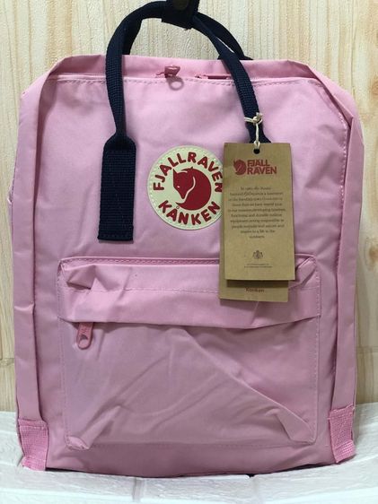 ผ้า ไม่ระบุ 390🎀 Fjällräven Kånken สีชมพู ของใหม่ 🎀สวยหวานมากค่ะ 💕 สีชมพูละมุน ใช้งานง่าย แมตช์กับชุดไหนก็เข้ากันของใหม่ มีป้ายห้อย❗️มีตำหนิบริเวณก้นกระเป๋าตามภาพนะคะ เป็นตำหนิจากกา
