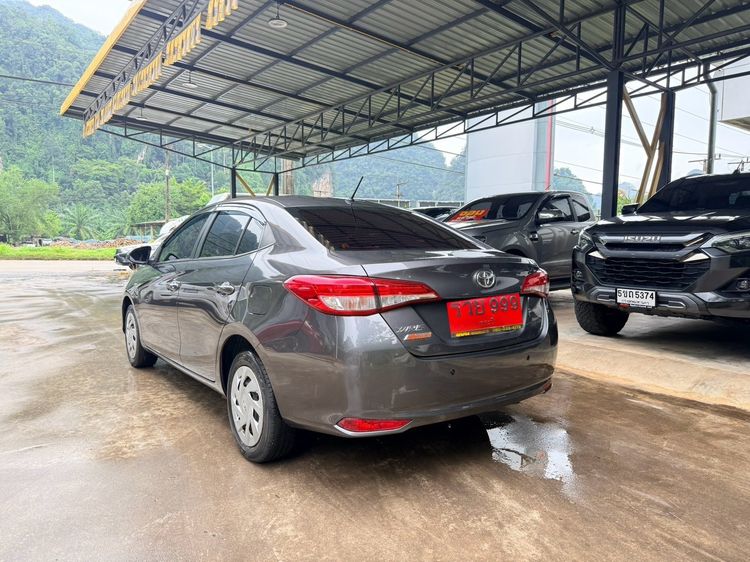 Toyota Yaris ATIV 2022 1.2 Entry Sedan เบนซิน ไม่ติดแก๊ส เกียร์อัตโนมัติ เทา รูปที่ 4