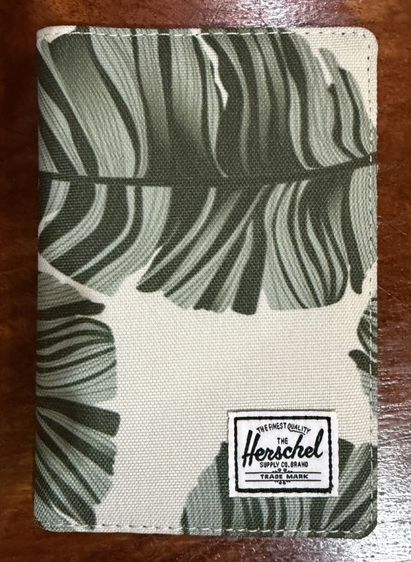 กระเป๋าใส่พาสปอร์ต Herschel