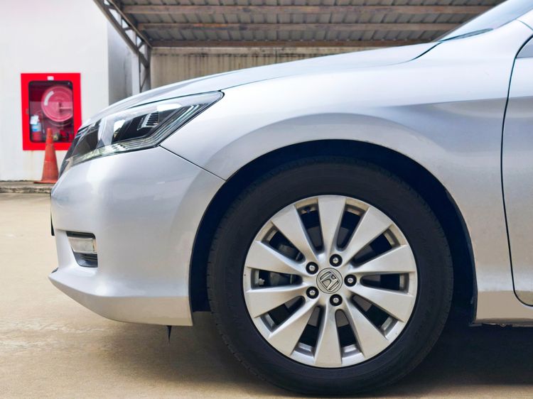 Honda Accord 2014 2.0 EL NAVI Sedan เบนซิน เกียร์อัตโนมัติ บรอนซ์เงิน รูปที่ 3