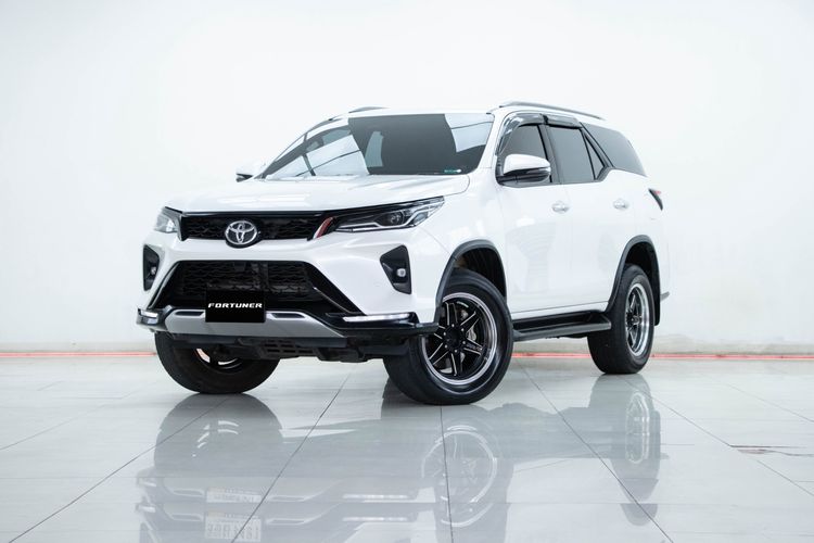 Toyota Fortuner 2023 2.4 Leader G Utility-car ดีเซล ไม่ติดแก๊ส เกียร์อัตโนมัติ ขาว