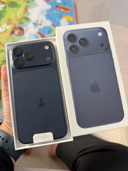 iPhone 17 pro max 256 gb deep blue ใหม่ แกะแอครอบชาร์ต 0