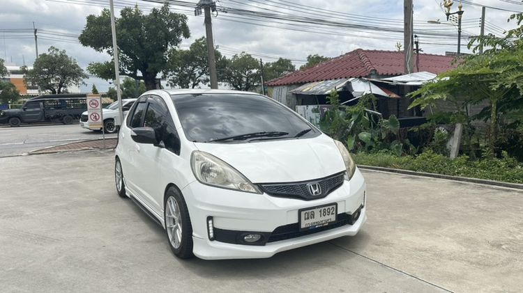 รถ Honda Jazz 1.5 SV VTEC สี ขาว