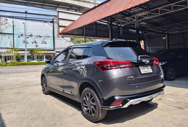 Toyota Yaris 2019 1.2 High Cross Sedan เบนซิน ไม่ติดแก๊ส เกียร์อัตโนมัติ เทา รูปที่ 4