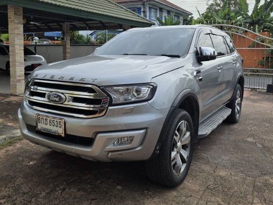 รถ Ford Everest 2.2 Titanium Plus สี บรอนซ์เงิน