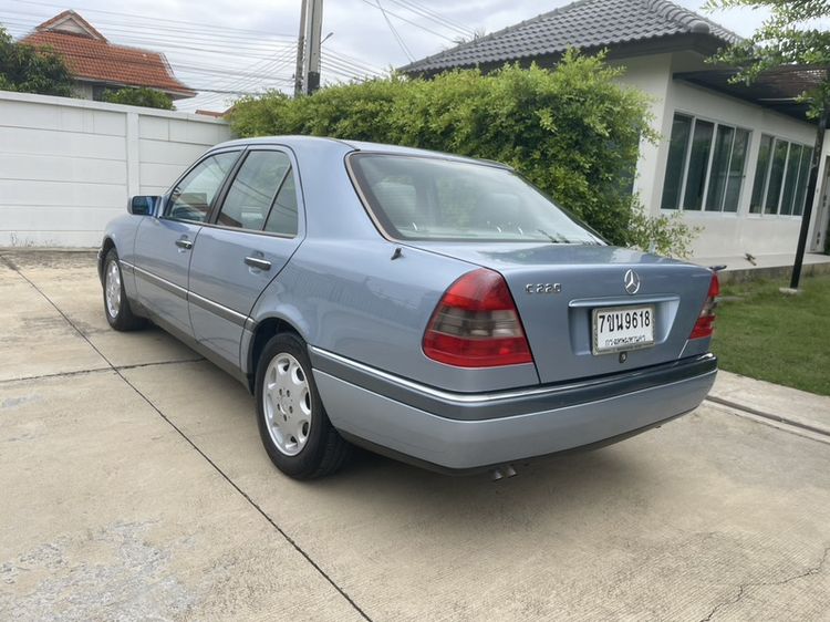 Mercedes-Benz C-Class 1995 C220 Sedan เบนซิน เกียร์อัตโนมัติ ฟ้า รูปที่ 2