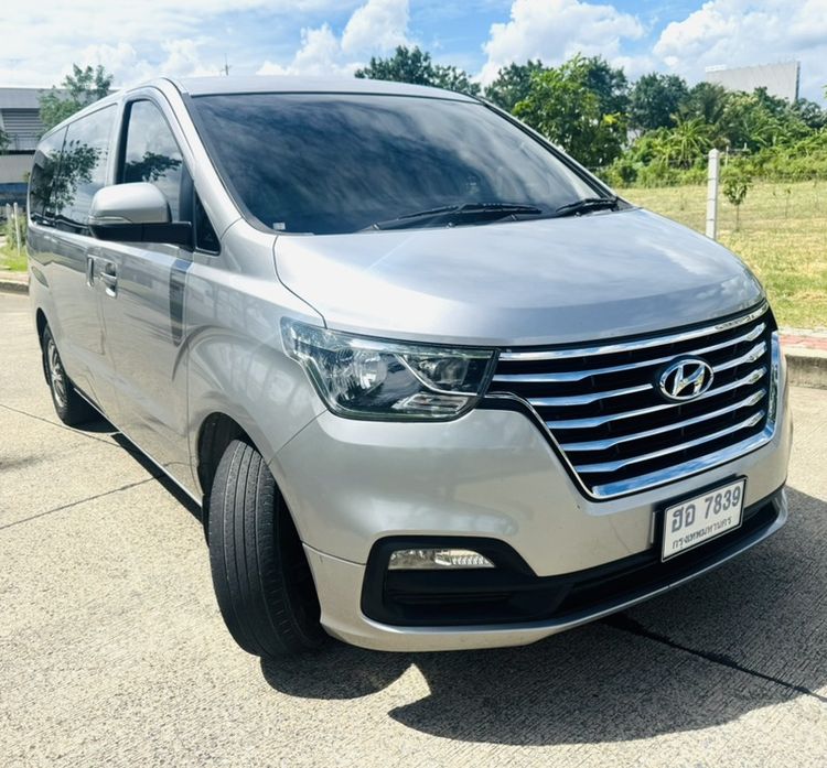 Hyundai H-1  2018 2.5 Elite Van ดีเซล ไม่ติดแก๊ส เกียร์อัตโนมัติ เทา รูปที่ 2