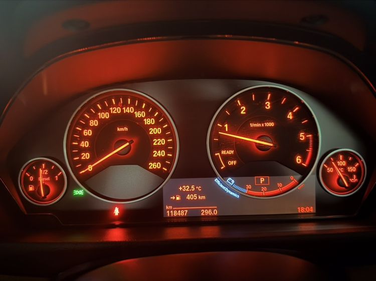 รถ BMW Series 3 320d สี เทา