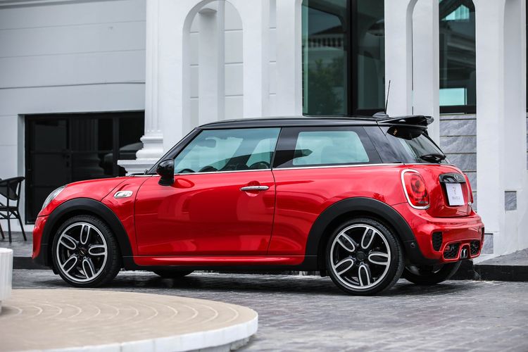 Mini COOPER 3 DOOR HATCH 2015 1.5 S Sedan เบนซิน ไม่ติดแก๊ส เกียร์อัตโนมัติ แดง รูปที่ 2